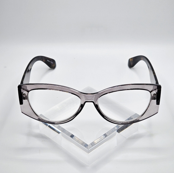 Breezy (Reader) - Picture 1 of 5